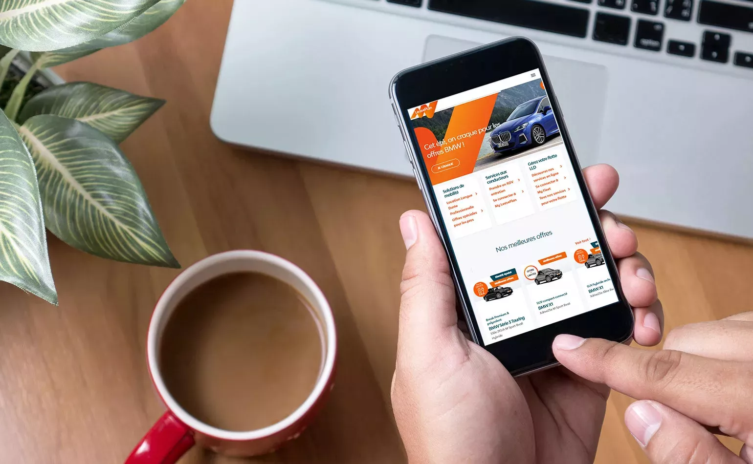 Version mobile responsive du site de LeasePlanGo, optimisée pour la captation de leads et les demandes de devis par AODB.